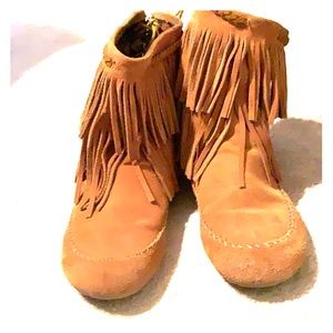 Makalu Mera Moccasins Fringe Boots